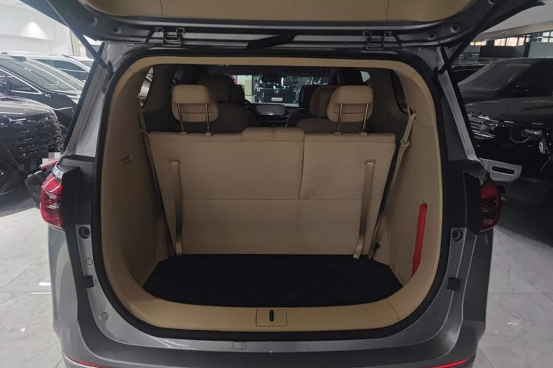Used Buick GL8 2023 ES Lu Zun Deluxe Model Trunk