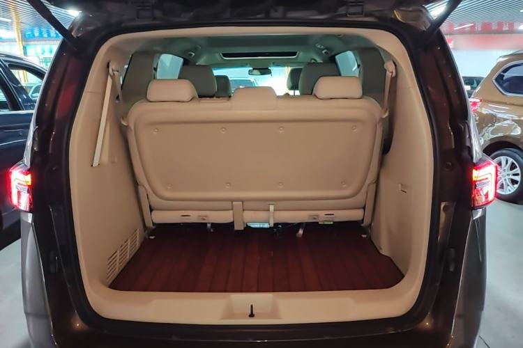 Used Buick GL8 2023 Facelifted Land Cruiser Executive Luxury Version Trunk