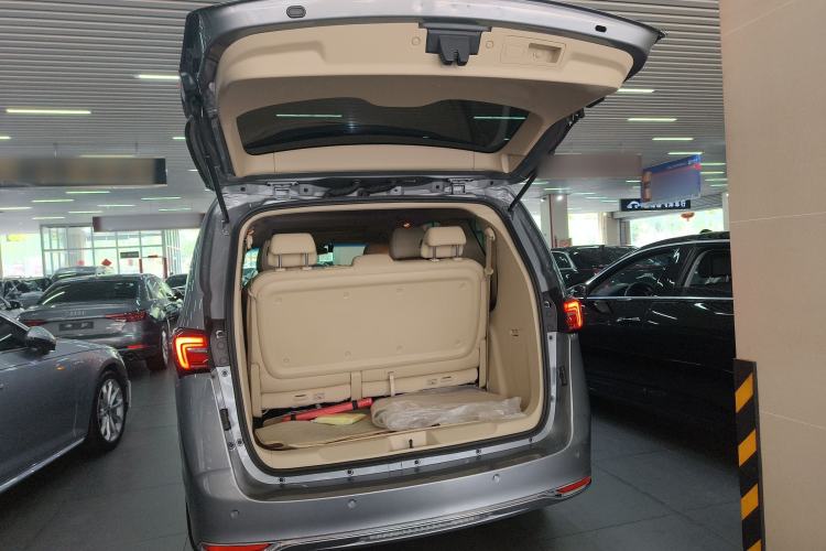 Used Buick GL8 2023 Facelifted Land Cruiser Executive Luxury Version Trunk
