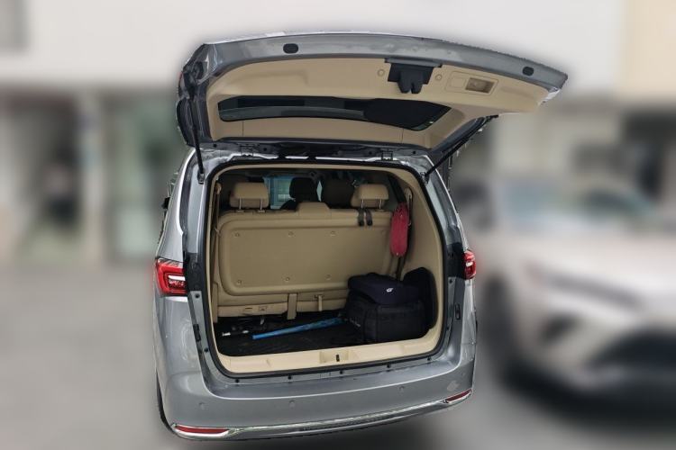 Used Buick GL8 2023 Facelifted Land Cruiser Executive Luxury Version Trunk