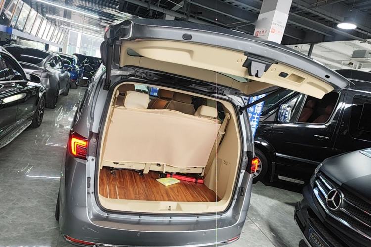 Used Buick GL8 2023 Facelifted Land Cruiser Executive Luxury Version Trunk