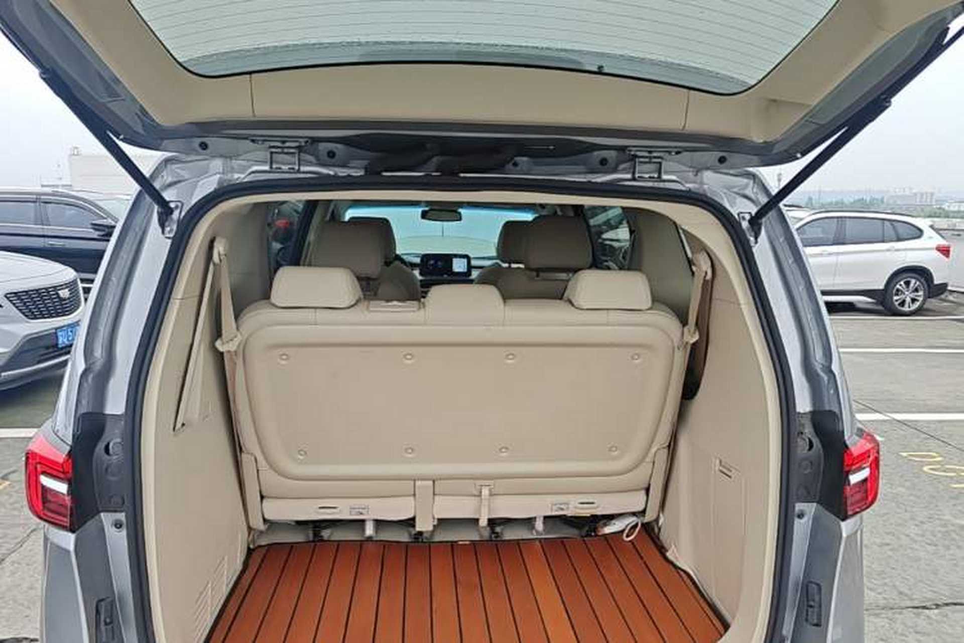 Used Buick GL8 2023 Facelifted Land Cruiser Executive Luxury Version Trunk