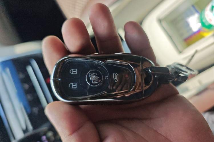 Used Buick GL8 2023 Land Executive Class 652T Luxury Model Vehicle Key