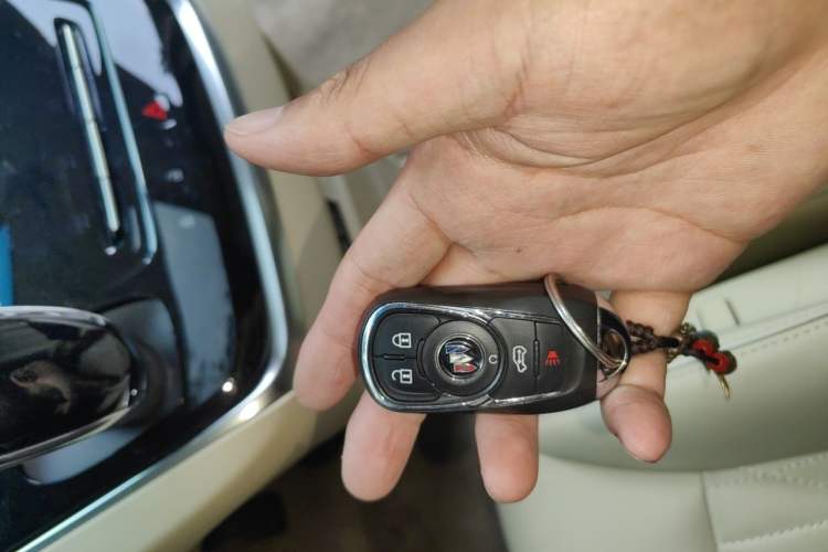 Used Buick GL8 2023 Land Executive Class 652T Smart Luxury Model Vehicle Key