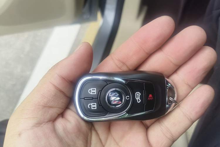 Used Buick GL8 2023 Facelifted Land Cruiser Executive Luxury Version Vehicle Key