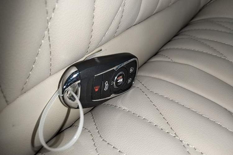 Used Buick GL8 2023 Facelifted Land Cruiser Executive Luxury Version Vehicle Key