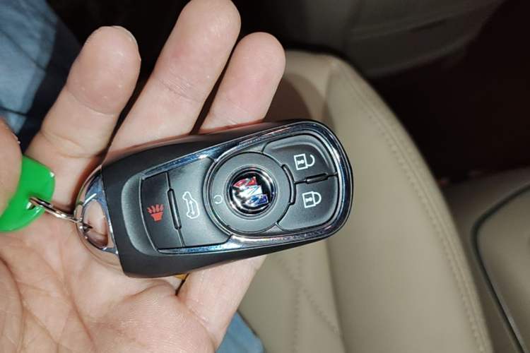 Used Buick GL8 2023 Facelifted Land Cruiser Executive Luxury Version Vehicle Key
