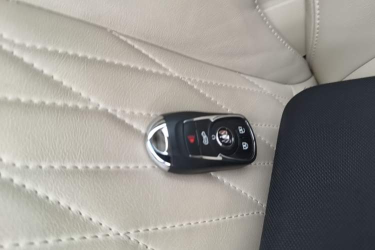 Used Buick GL8 2023 Facelifted Land Cruiser Executive Luxury Version Vehicle Key