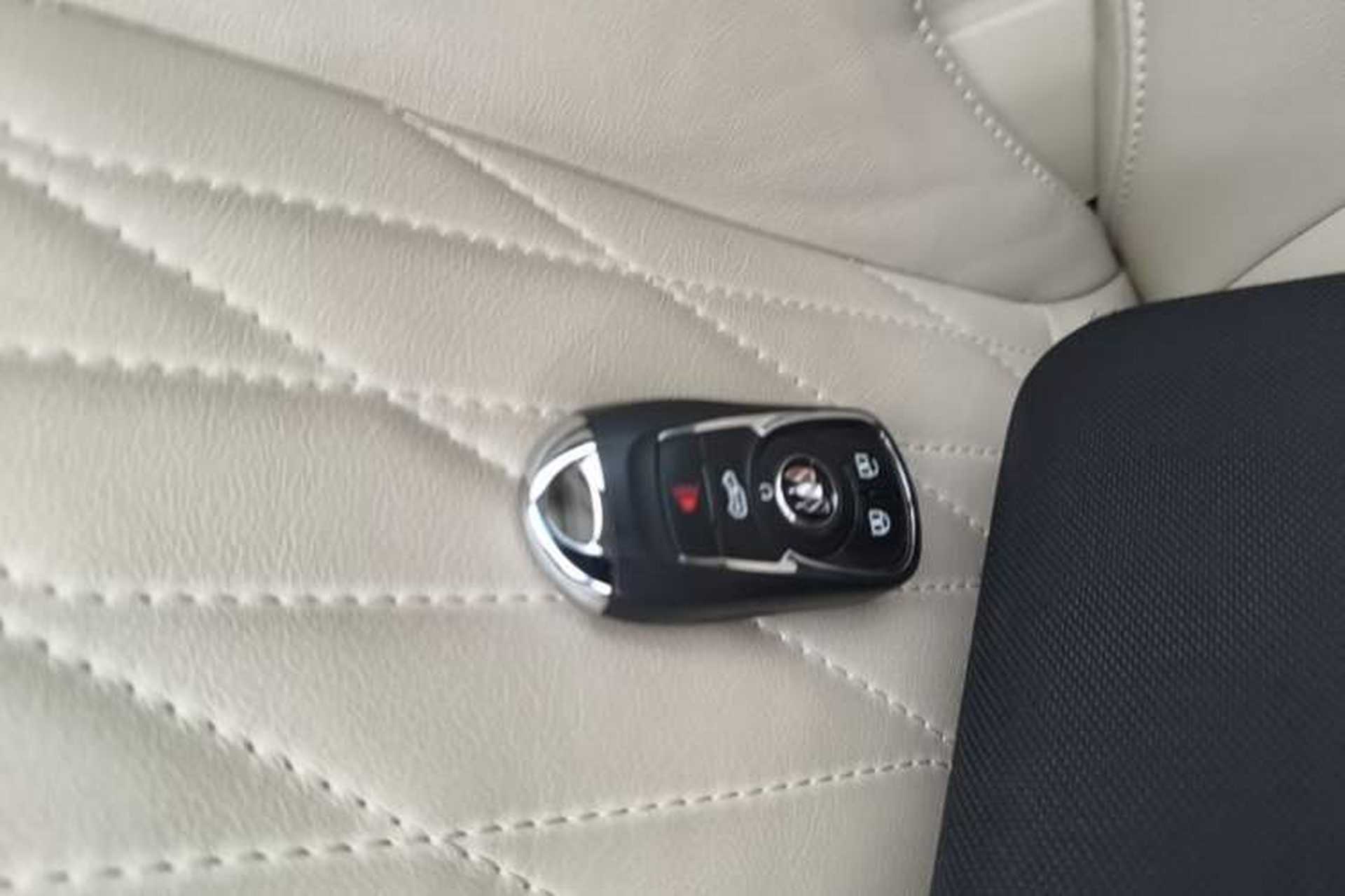 Used Buick GL8 2023 Facelifted Land Cruiser Executive Luxury Version Vehicle Key