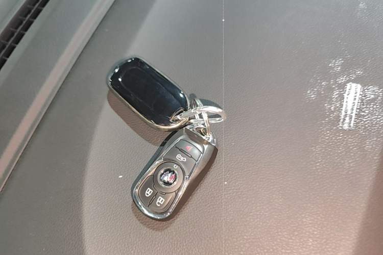 Used Buick GL8 2023 Facelifted Land Cruiser Executive Luxury Version Vehicle Key