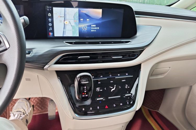 Used Buick GL8 2023 ES Lu Zun Deluxe Model Audio And AC Panel