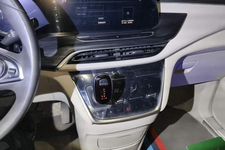 Used Buick GL8 2023 ES Lu Zun Comfort Model Audio And AC Panel