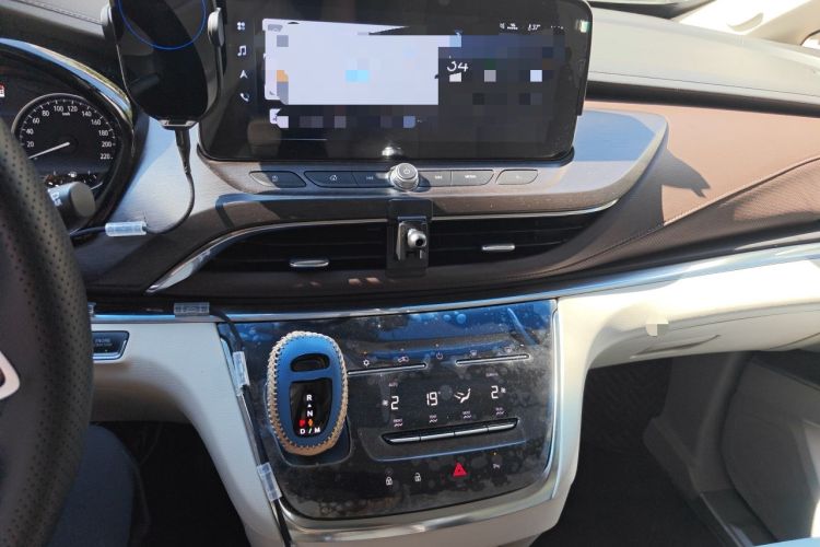 Used Buick GL8 2023 Land Executive Class Smart Enjoyment Model Audio And AC Panel