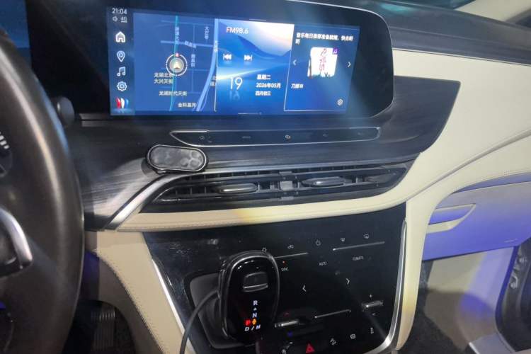 Used Buick GL8 2023 ES Lu Zun Deluxe Model Audio And AC Panel