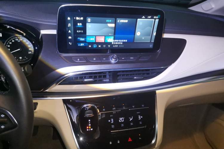 Used Buick GL8 2023 Facelifted Land Cruiser Executive Luxury Version Audio And AC Panel