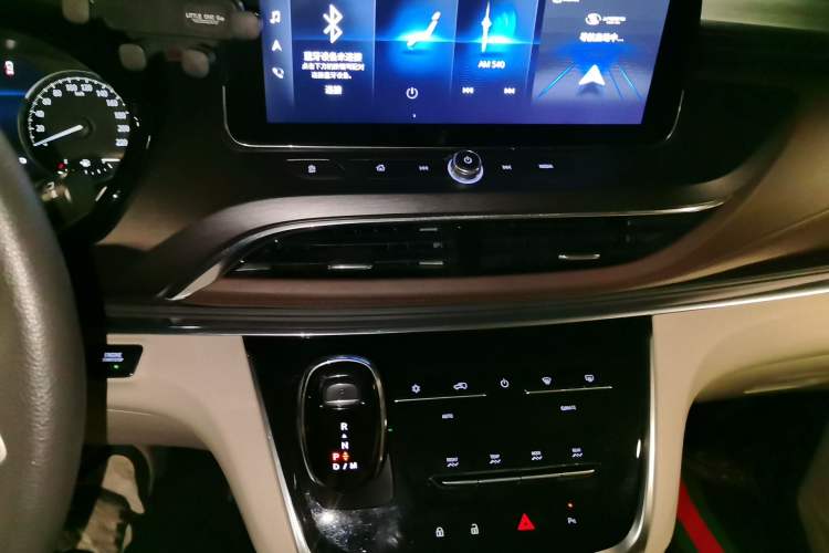 Used Buick GL8 2023 Land Executive Class Smart Enjoyment Model Audio And AC Panel