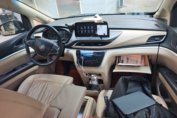 Used Buick GL8 2023 Facelifted Land Cruiser Executive Luxury Version Center Console