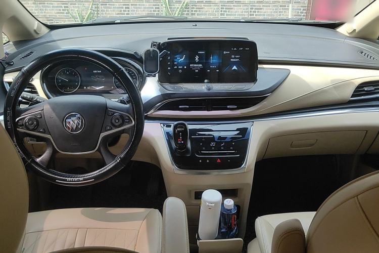 Used Buick GL8 2023 Facelifted Land Cruiser Executive Luxury Version Center Console