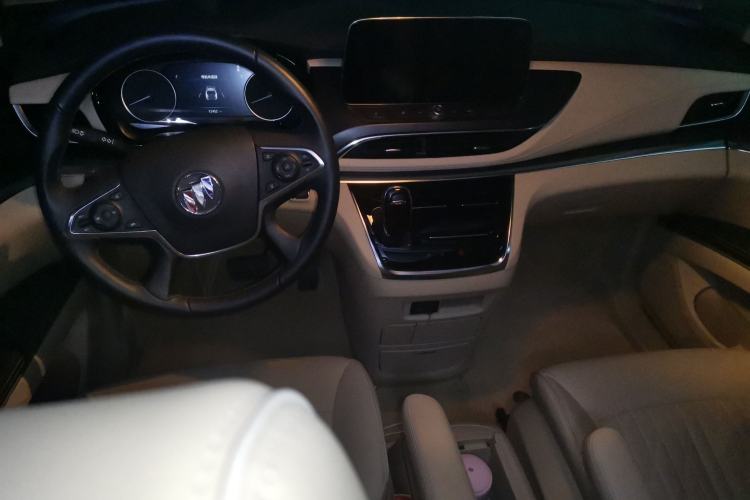 Used Buick GL8 2023 Facelifted Land Cruiser Executive Luxury Version Center Console