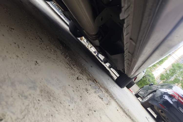 Used Buick GL8 2023 Facelifted Land Cruiser Executive Luxury Version Chassis Rear Right
