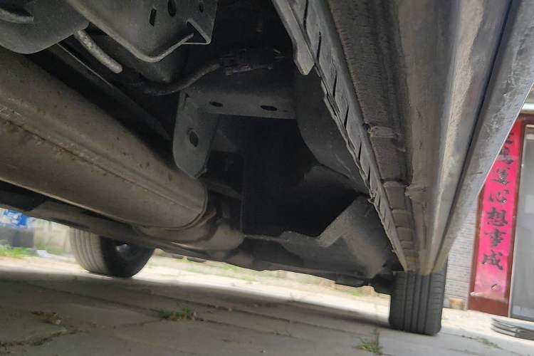 Used Buick GL8 2023 Facelifted Land Cruiser Executive Luxury Version Chassis Rear Right