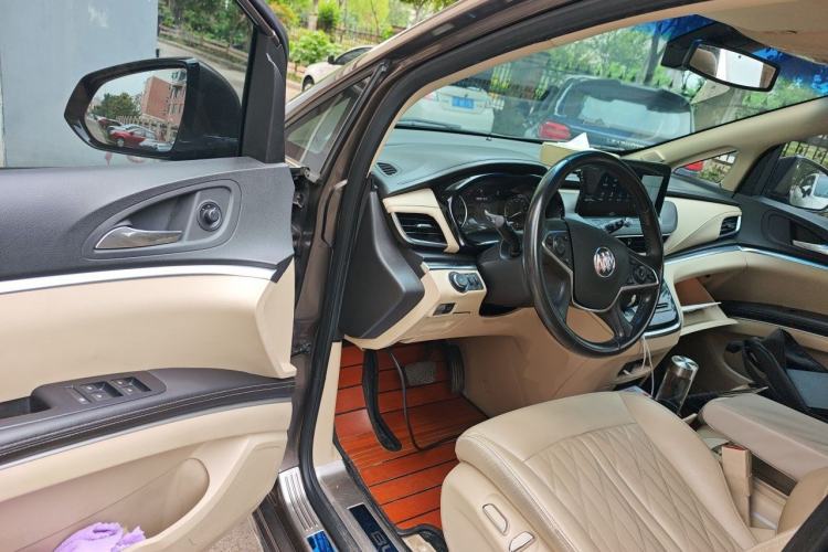 Used Buick GL8 2023 Facelifted Land Cruiser Executive Luxury Version Driver Seat