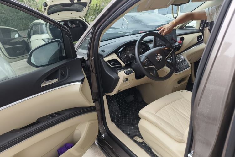 Used Buick GL8 2023 Facelifted Land Cruiser Executive Luxury Version Driver Seat