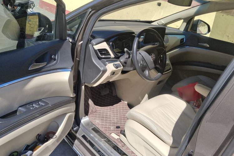 Used Buick GL8 2023 Facelifted Land Cruiser Executive Luxury Version Driver Seat