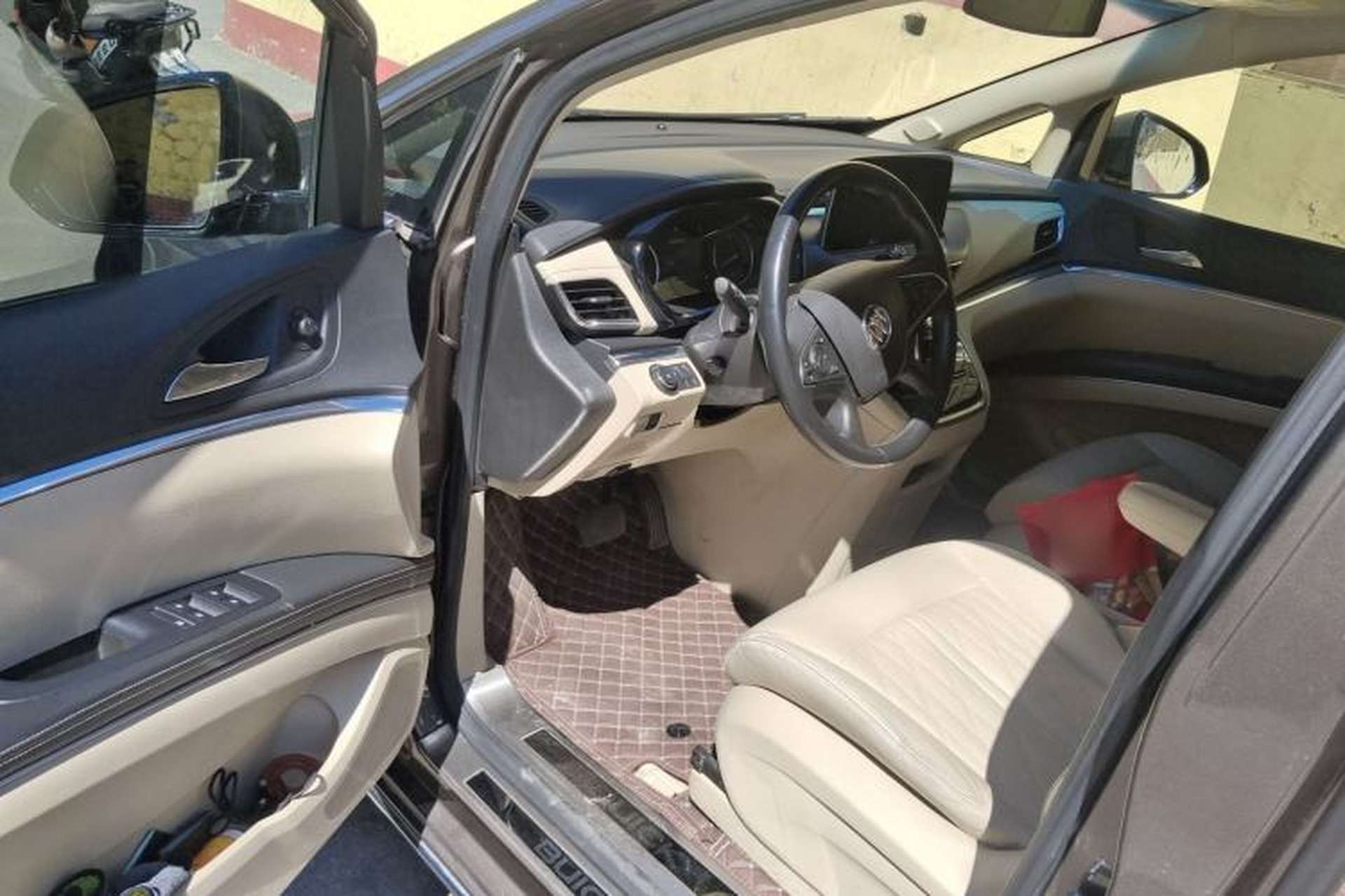 Used Buick GL8 2023 Facelifted Land Cruiser Executive Luxury Version Driver Seat