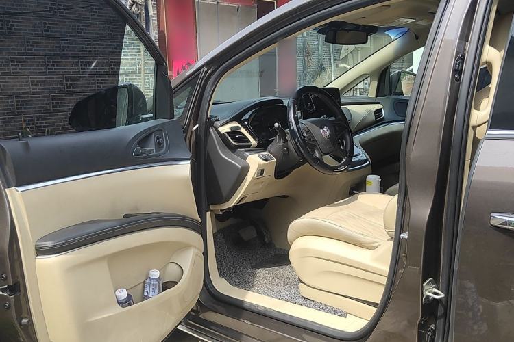Used Buick GL8 2023 Facelifted Land Cruiser Executive Luxury Version Driver Seat