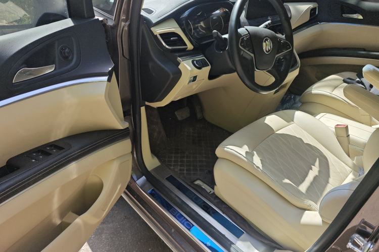 Used Buick GL8 2023 Facelifted Land Cruiser Executive Luxury Version Driver Seat
