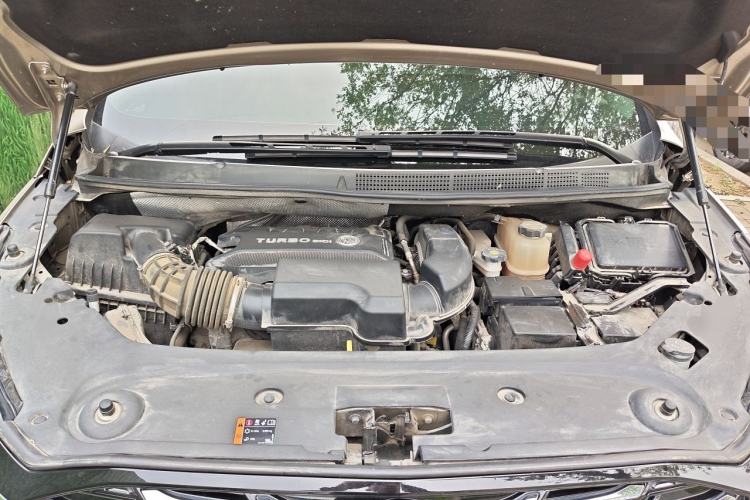 Used Buick GL8 2023 ES Lu Zun Deluxe Model Engine Bay