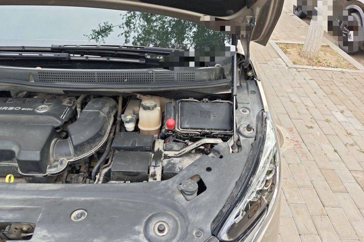Used Buick GL8 2023 ES Lu Zun Deluxe Model Engine Bay Left