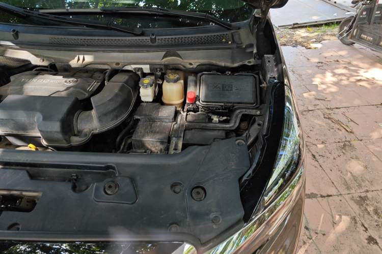 Used Buick GL8 2023 Land Executive Class Smart Enjoyment Model Engine Bay Left