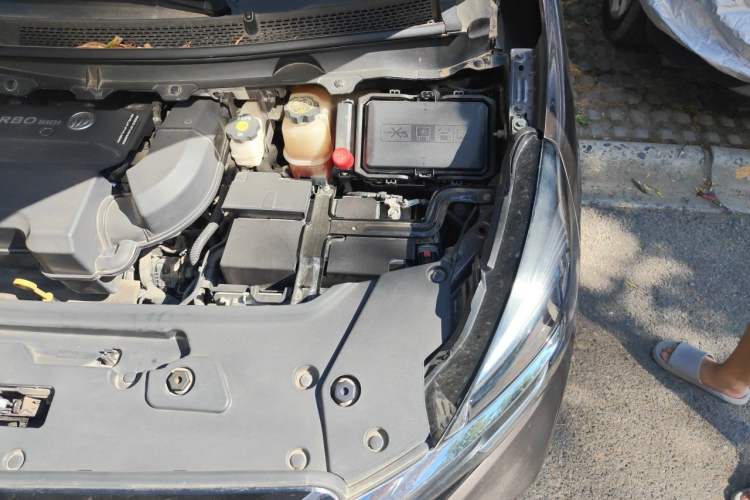 Used Buick GL8 2023 Land Executive Class Smart Enjoyment Model Engine Bay Left