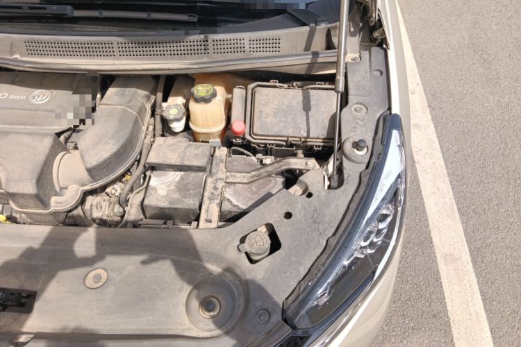 Used Buick GL8 2023 ES Lu Zun Deluxe and Yue Edition Engine Bay Left
