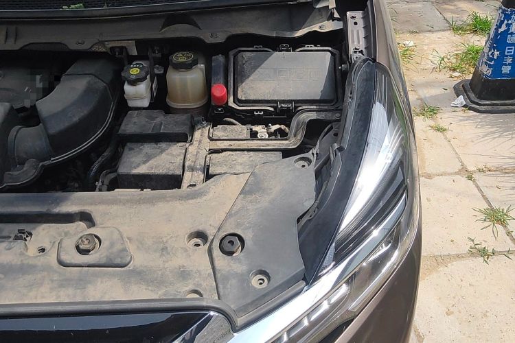 Used Buick GL8 2023 Facelifted Land Cruiser Executive Luxury Version Engine Bay Left