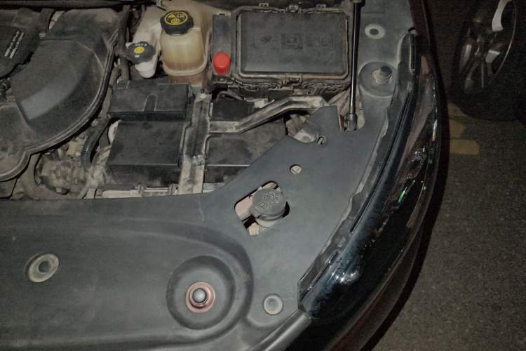 Used Buick GL8 2023 ES Lu Zun Luxury Model Engine Bay Left