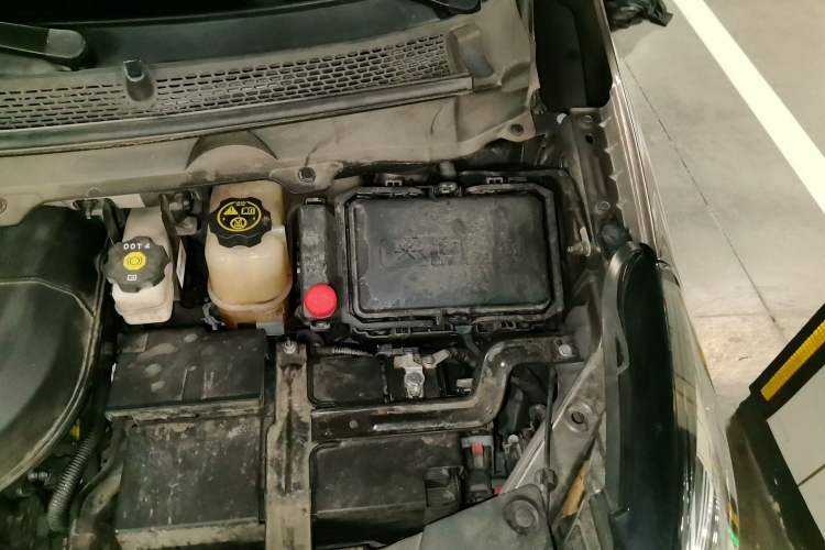 Used Buick GL8 2023 Land Executive Class Smart Enjoyment Model Engine Bay Left