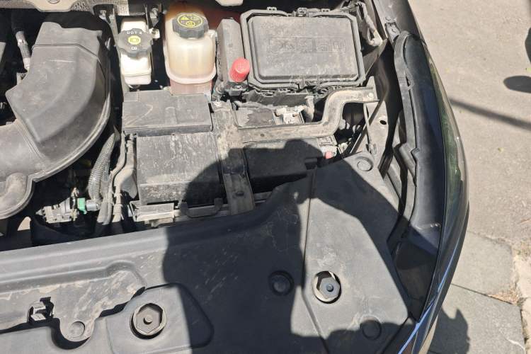 Used Buick GL8 2023 Facelifted Land Cruiser Executive Luxury Version Engine Bay Left