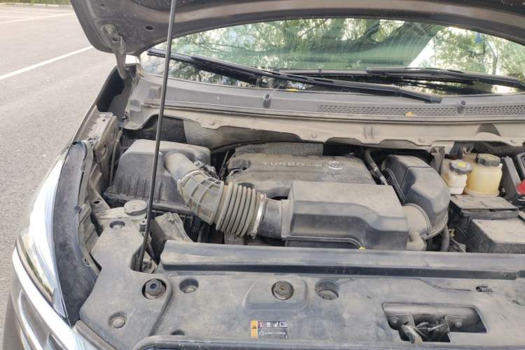Used Buick GL8 2023 Facelifted Land Cruiser Executive Luxury Version Engine Bay Right