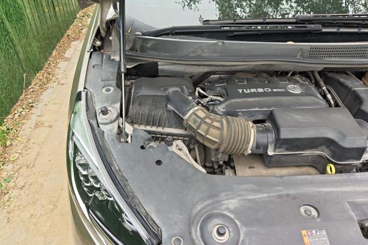 Used Buick GL8 2023 ES Lu Zun Deluxe Model Engine Bay Right