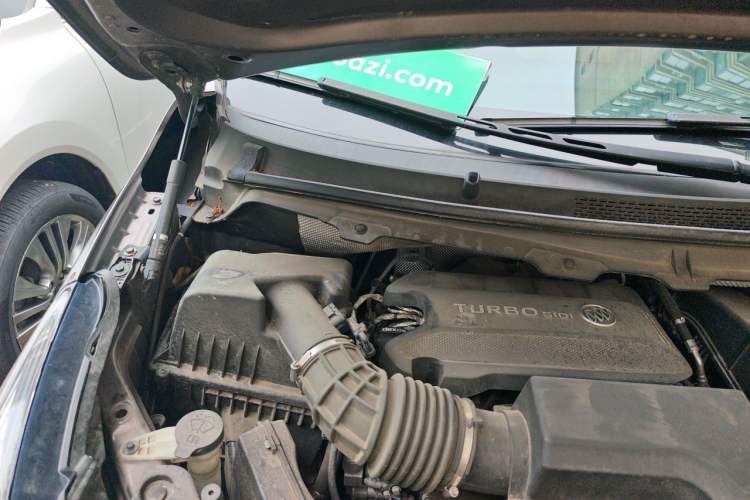 Used Buick GL8 2023 Facelifted Land Cruiser Executive Luxury Version Engine Bay Right