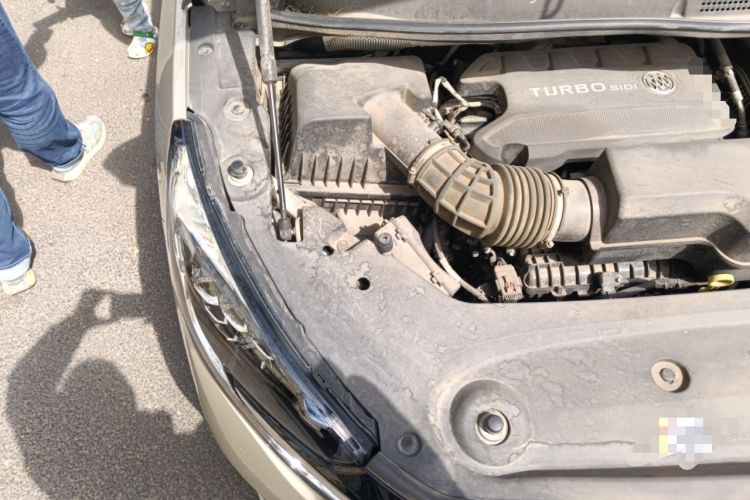 Used Buick GL8 2023 ES Lu Zun Deluxe and Yue Edition Engine Bay Right