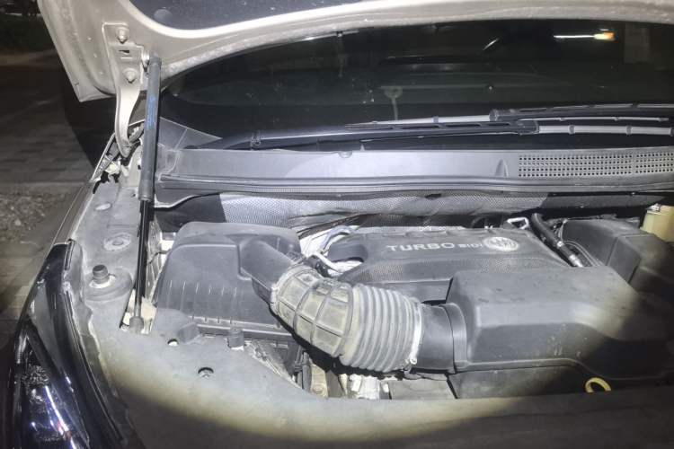 Used Buick GL8 2023 ES Lu Zun Deluxe Model Engine Bay Right