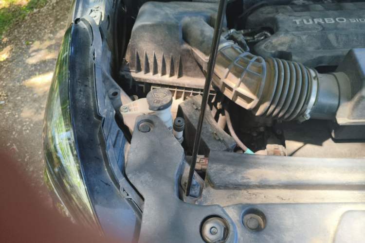 Used Buick GL8 2023 Land Executive Class Comfort Model Engine Bay Right