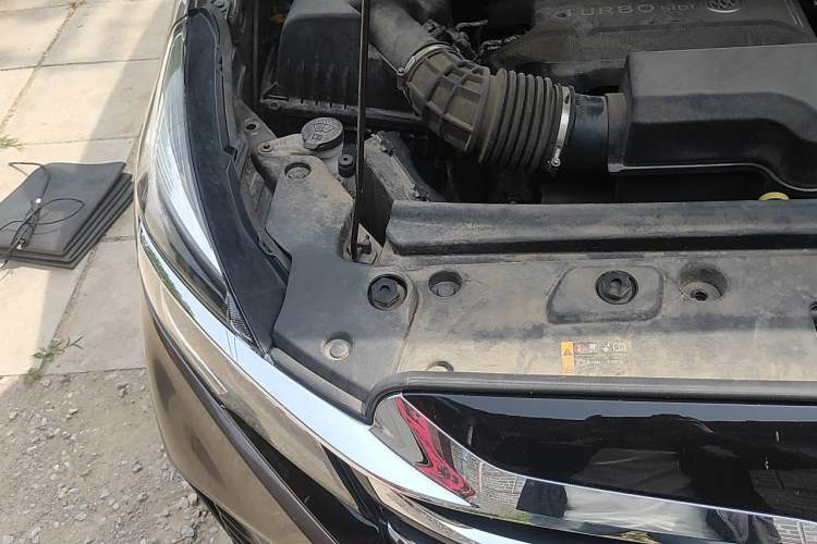 Used Buick GL8 2023 Facelifted Land Cruiser Executive Luxury Version Engine Bay Right