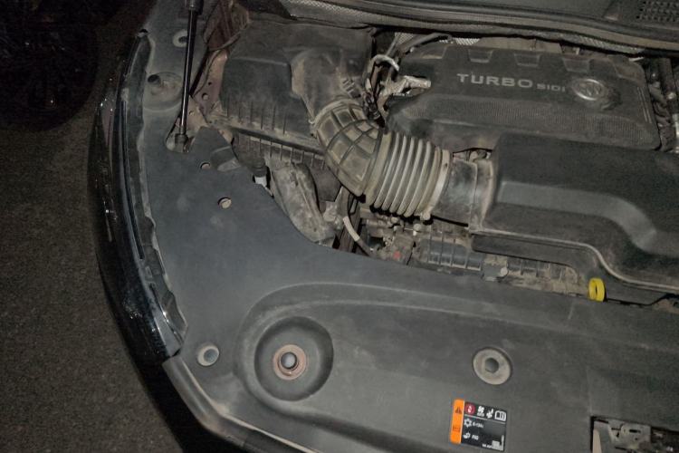 Used Buick GL8 2023 ES Lu Zun Luxury Model Engine Bay Right