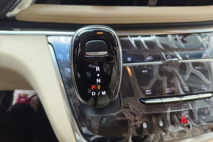 Used Buick GL8 2023 Facelifted Land Cruiser Executive Luxury Version Gear Lever