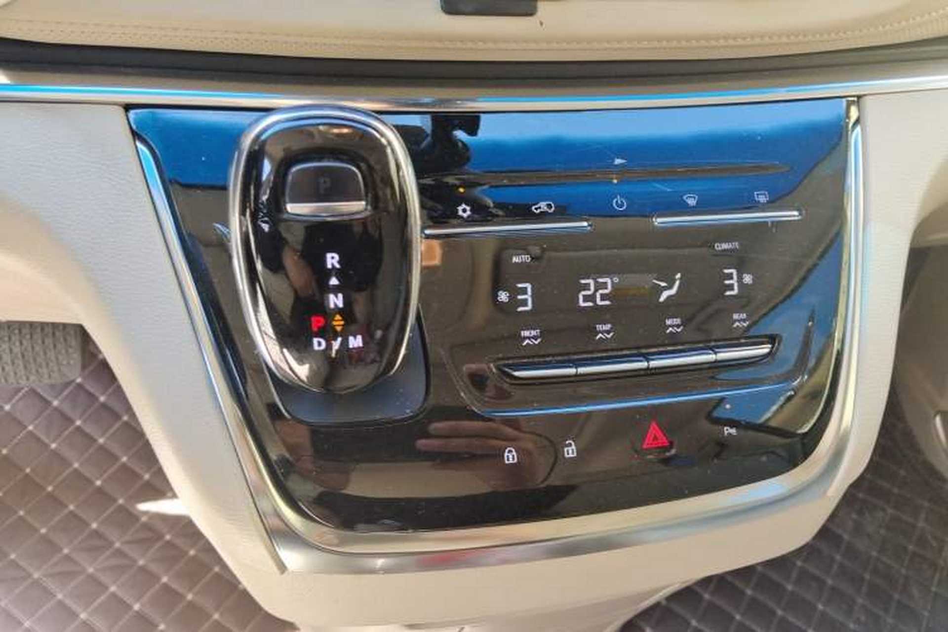 Used Buick GL8 2023 Facelifted Land Cruiser Executive Luxury Version Gear Lever